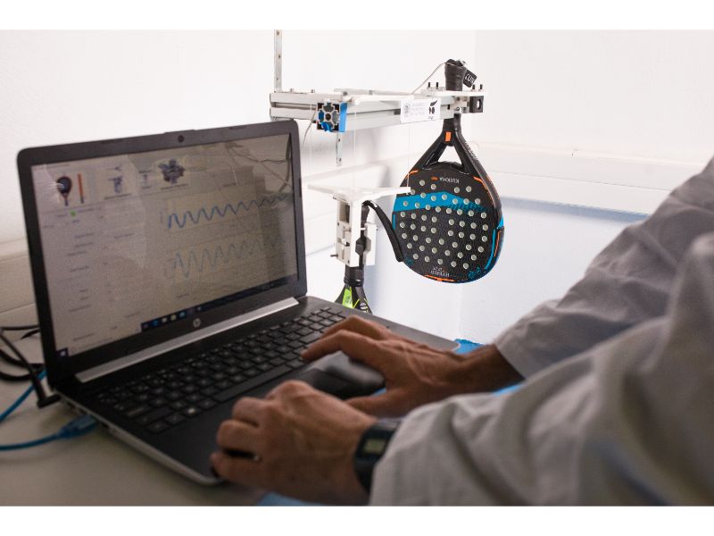 Sensors measure the force generated by the pendulum motion. Photo: Microfilm / Antonio H. Calatayud