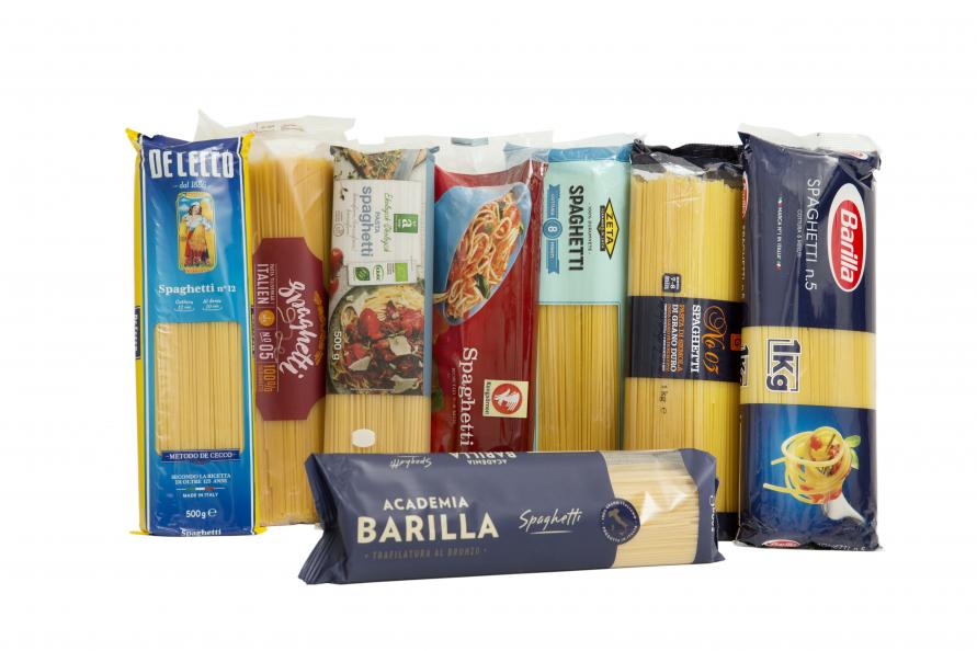 Gruppbild av åtta olika paket spagetti.